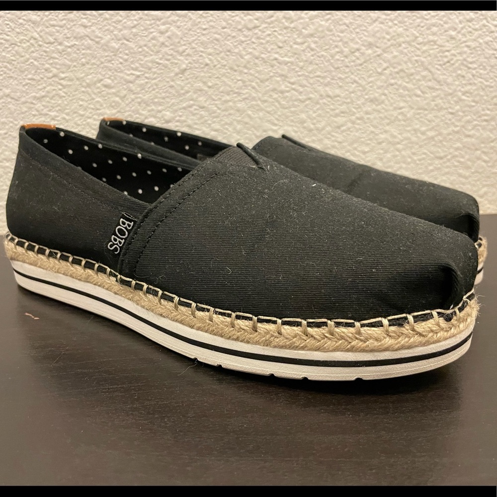 New Skechers black shoes